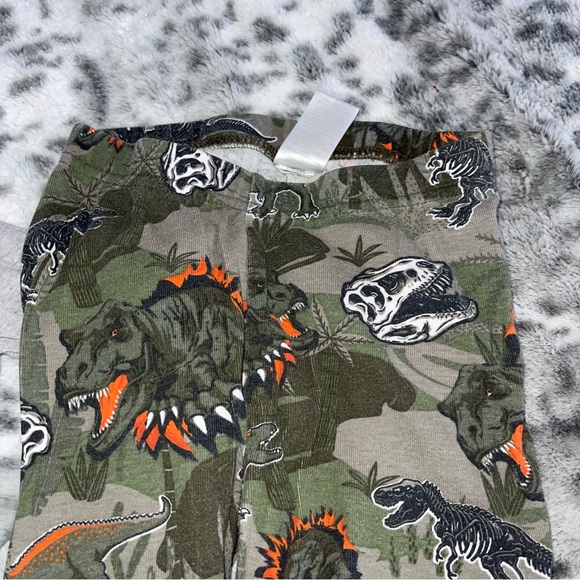 Place pj set - Picture 3 of 9